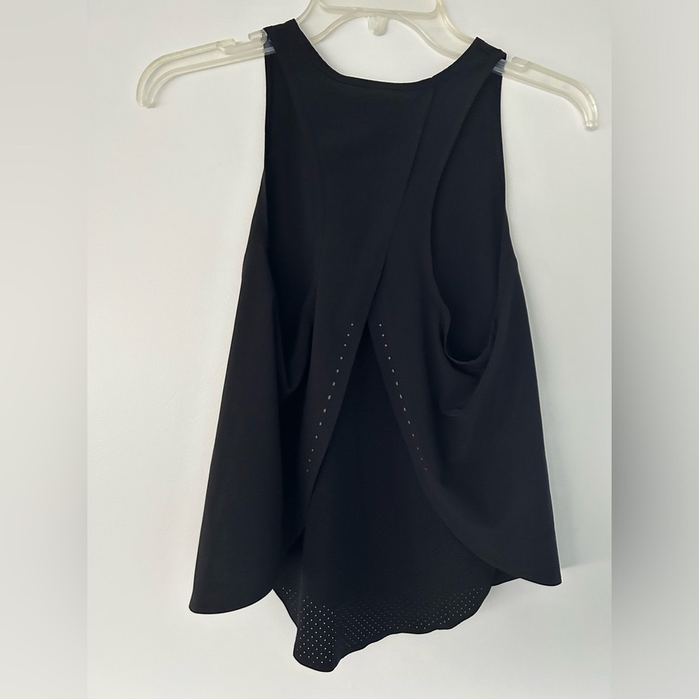 Lululemon fitness top, black, size 4 - Picture 4 of 5